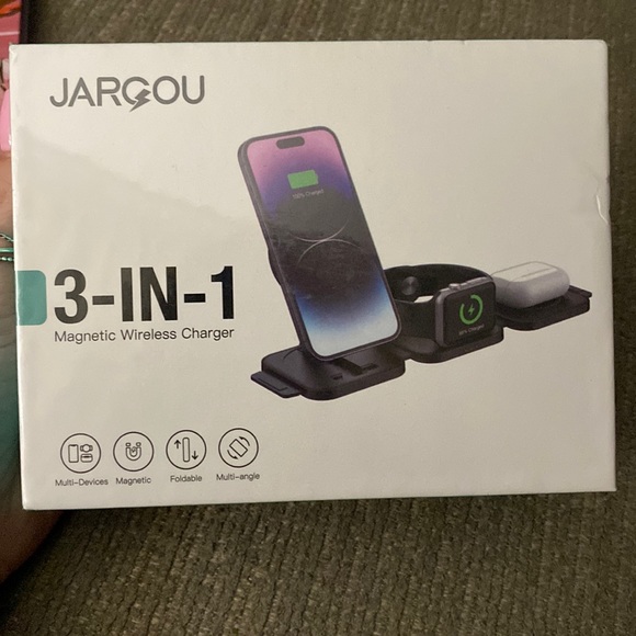 3 In 1 Magnetic Wireless Charger - Picture 1 of 4